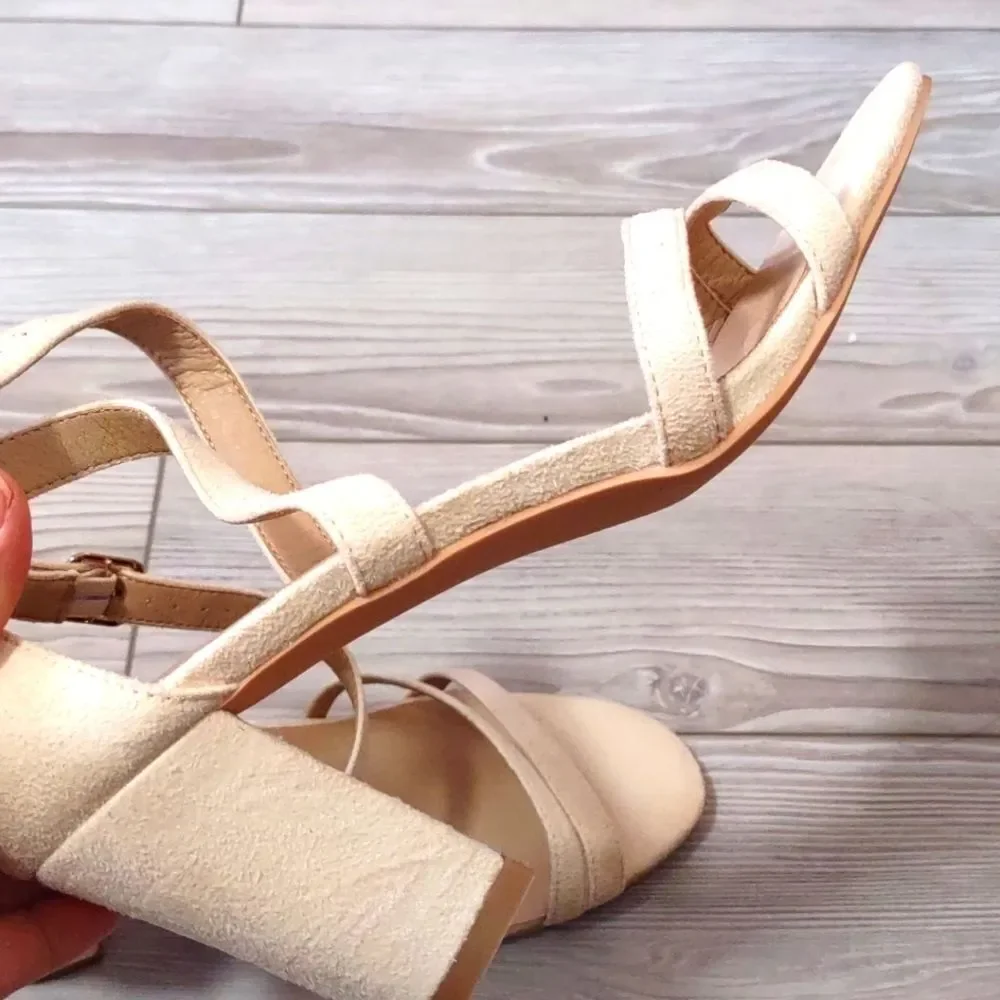 (83-2322) IDIFU Women's Chunky High Heel Sandal Sz 9